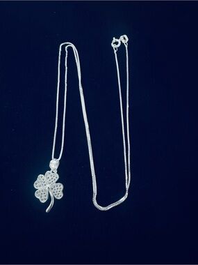 New 925 Sterling Silver Clover women’s Necklace.